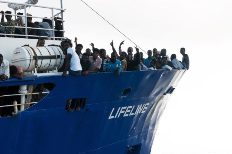 Migrações: Portugal e mais sete países europeus vão receber migrantes do Lifeline