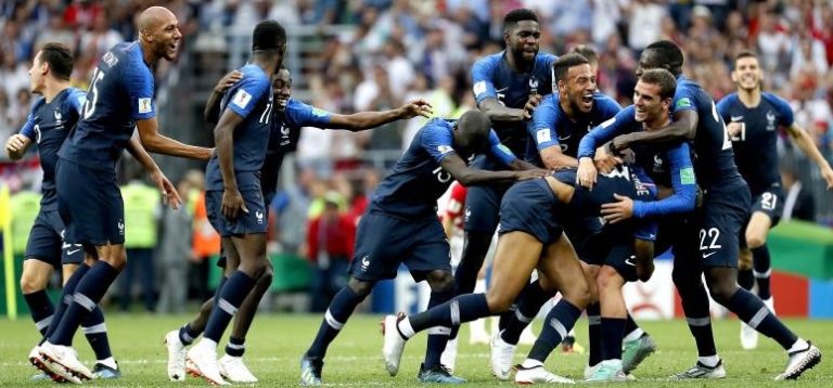 França campeã mundial pela segunda vez, ao bater Croácia na final
