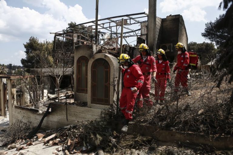 Grécia: Operações de busca continuam, número de mortos subiu para 82
