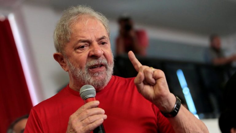 Lula combativo. Primeiro discurso do ex-Presidente depois de sair da prisão