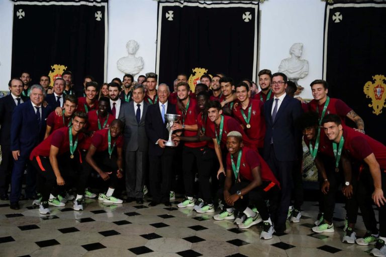 Marcelo condecora campeões europeus sub-19 com Ordem de Mérito