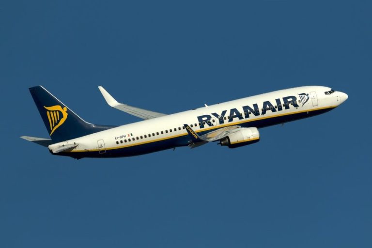 Covid-19: Ryanair retoma no verão em Portugal 90% das rotas previstas no pré-pandemia