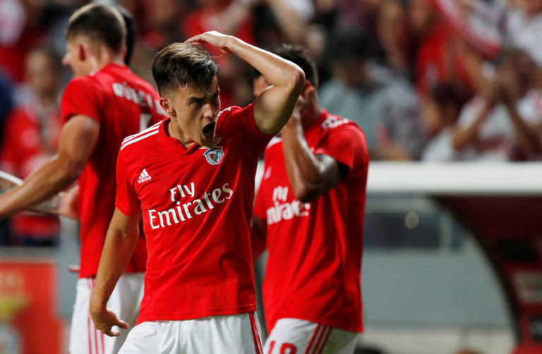 Benfica goleia Nacional na Madeira e assume liderança