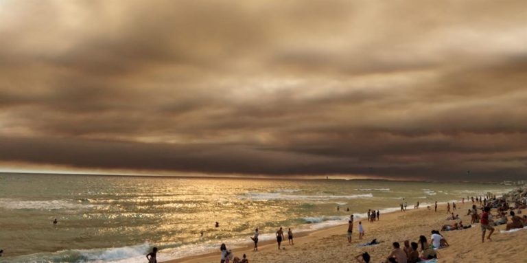 Fumo dos incêndios chega às praias algarvias
