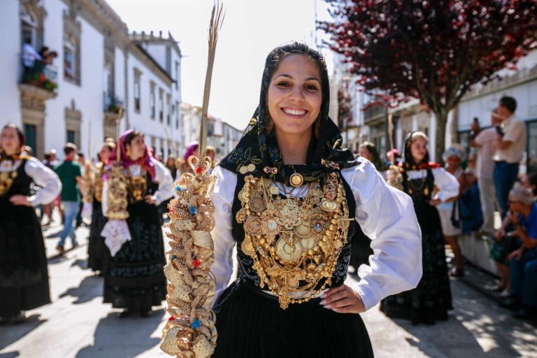 636 mordomas com 30 milhões em ouro desfilam em Viana do Castelo