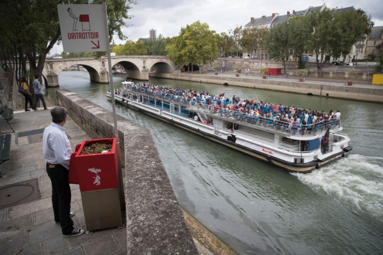 Urinóis ecológicos nos passeios de Paris provocam polémica