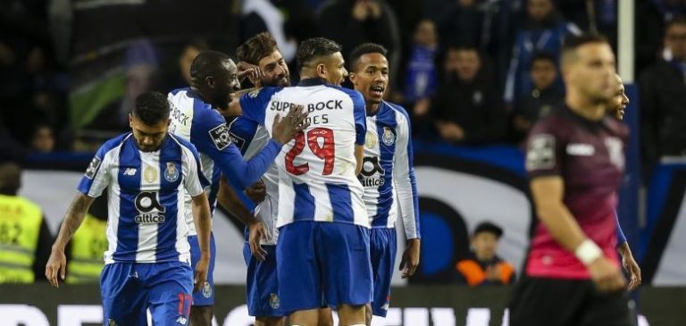 FC Porto bate Feirense e sobe à liderança da I Liga