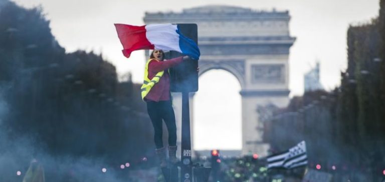 Marine Le Pen diz nunca ter apelado à violência em manifestação em Paris