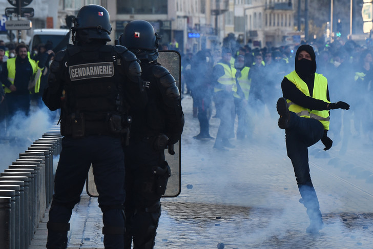 Novo sábado de manifestações e violência em Paris