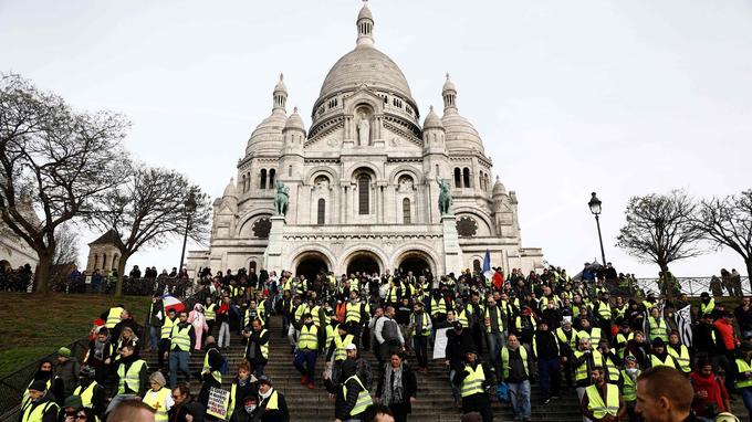 Coletes amarelos “atacam” de surpresa em Paris: Ato VI