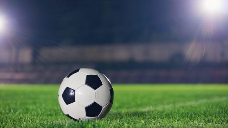 Covid-19: Jogos das competições profissionais de futebol à porta fechada