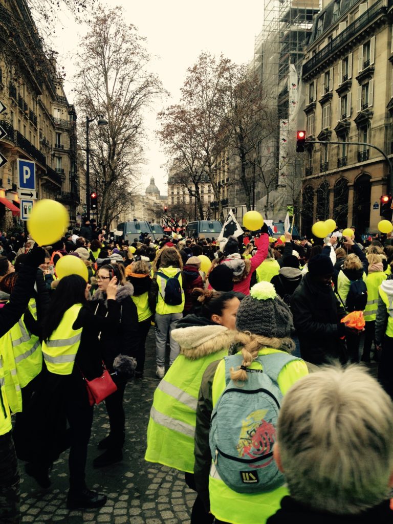 “Coletes amarelos, não desistam!” – Governo italiano apoia revolta francesa