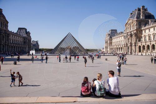 Louvre em Paris bate recordes com mais de dez milhões de visitantes em 2018