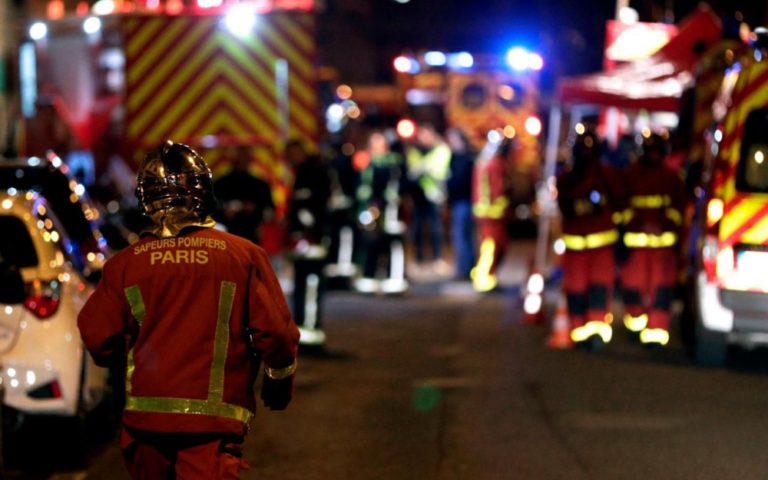 Pelo menos 10 mortos num incêndio em Paris. Uma mulher detida. Pista criminosa evocada