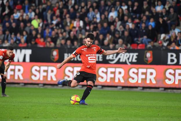 Clément Grenier ajuda árbitro a anular penálti no encontro Rennes-Orléans
