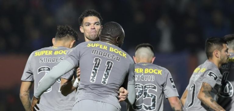 FC Porto vence lanterna-vermelha Feirense e sobe à liderança da I Liga
