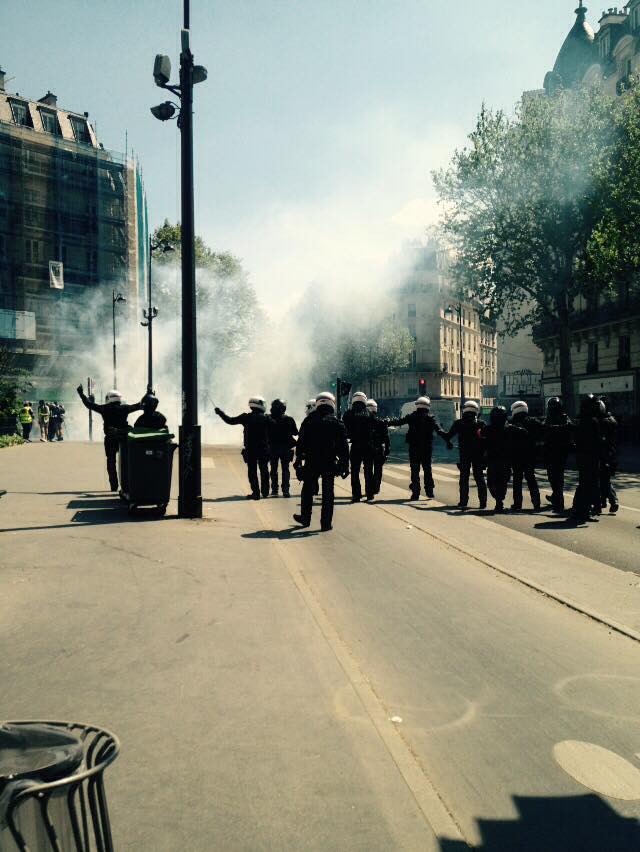 Um ano de coletes amarelos: Paris está de novo a arder