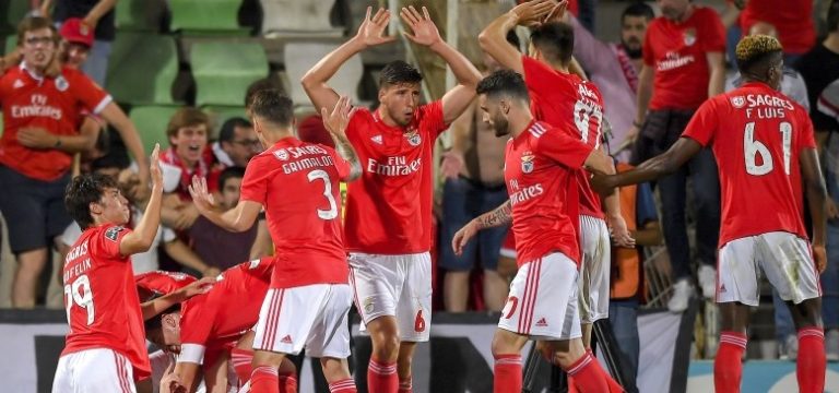 Benfica vence fora Rio Ave (3-2) e fica a um ponto do 37º título de campeão nacional