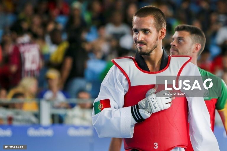 Rui Bragança apura-se para as ‘meias’ e assegura medalha nos Mundiais de taekwondo