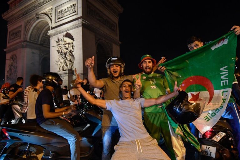 Argelinos celebraram vitória na CAN. Festa em França só terminou de manhã, 200 detidos em incidentes