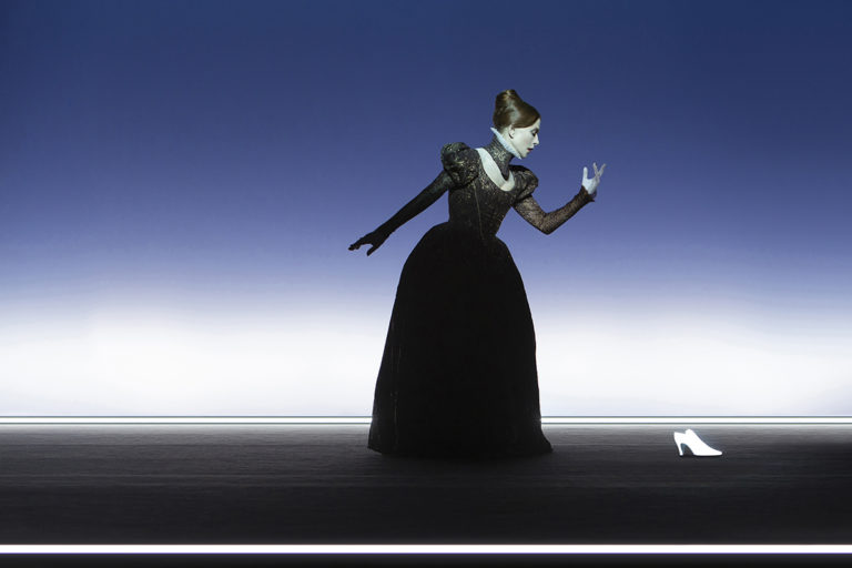 Isabelle Huppert em peça de Robert Wilson no Festival de Teatro de Almada