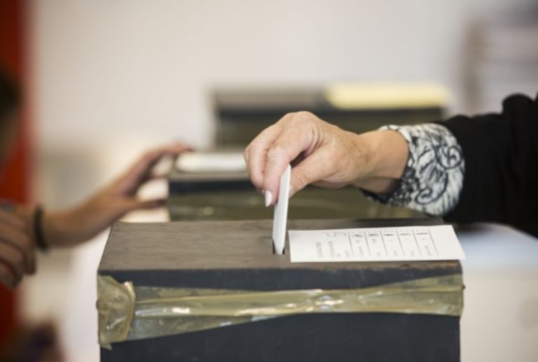 Muitos emigrantes na Europa ainda sem boletim para voto por via postal