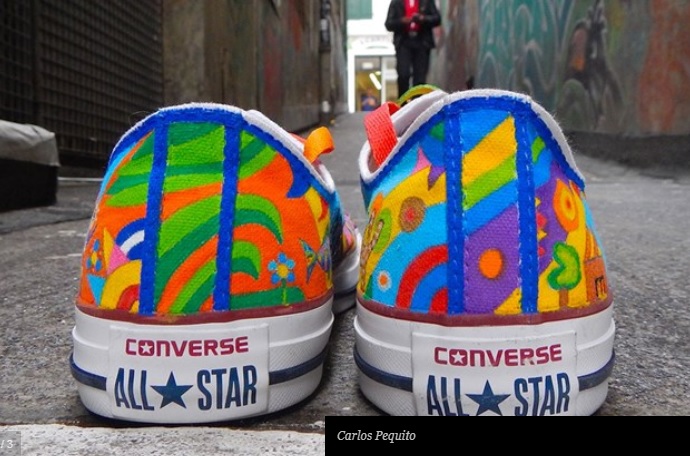 Artista português faz sucesso na Suíça com calçado desportivo personalizado