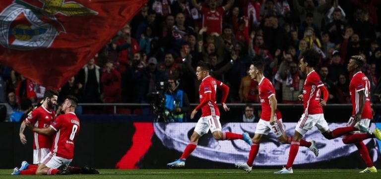 Liga dos Campeões. Benfica impõe-se ao Lyon (2-1) e conquista primeira vitória na ‘Champions’