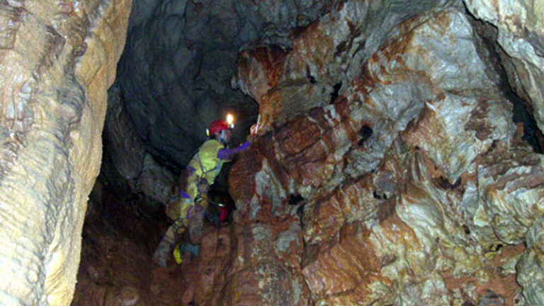 Portugueses que estavam retidos em gruta espanhola já foram resgatados
