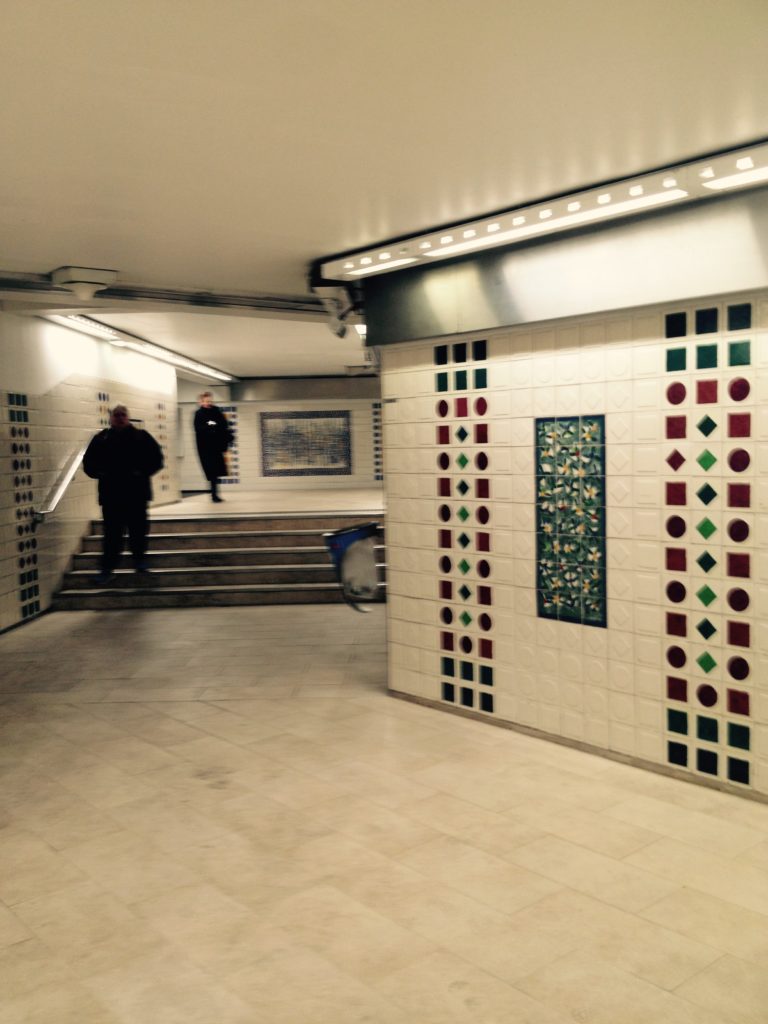 « É um ramo de flores que ofereço a Paris ». Manuel Cargaleiro no seu « metro » de Paris. Reportagem/fotos/som/Alfa