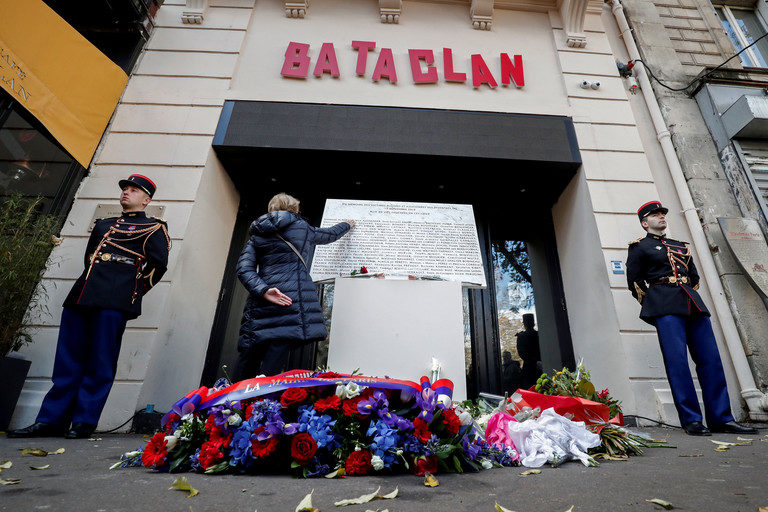 Começa na 4ª feira o julgamento dos atentados de Paris, o maior na história jurídica de França. 2 portugueses morreram nos atentados