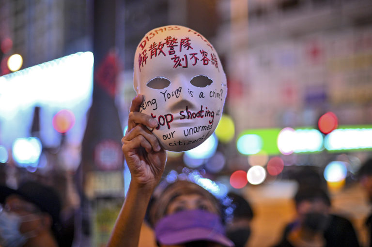 Supremo Tribunal de Hong Kong declara inconstitucional lei anti-máscara