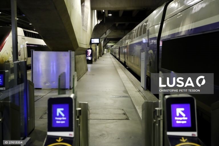 Greve de transportes em França já custou 400 ME à empresa ferroviária estatal