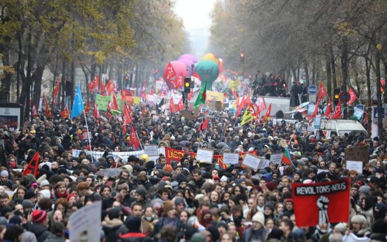 Treze sindicalistas detidos em França após explosão junto à Prefeitura de Marselha – autoridades