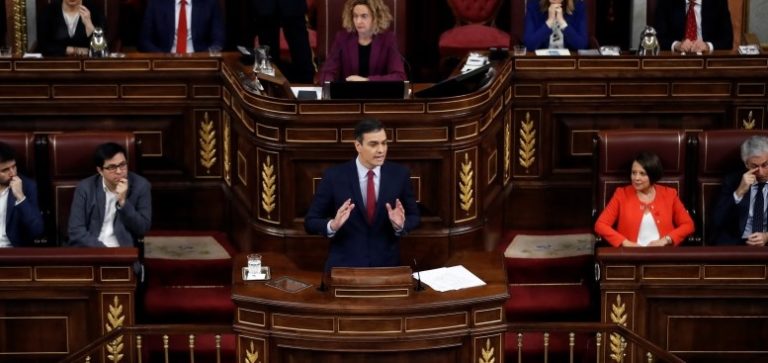 Pedro Sánchez reconduzido PM pelo parlamento espanhol em votação renhida