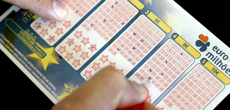 ‘Jackpot’ de 100 milhões de euros do Euromilhões saiu a apostador em Portugal