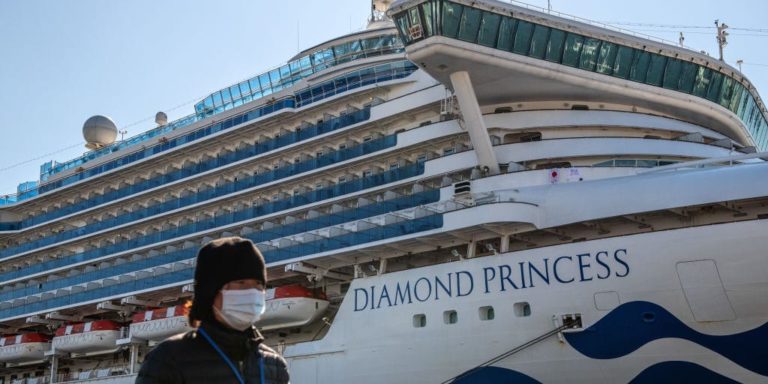 Vírus: 3600 pessoas em quarentena no cruzeiro « Diamond Princess », ao largo do Japão