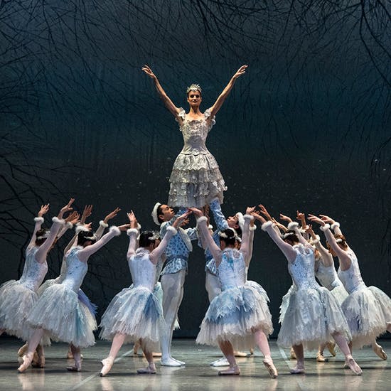 Covid-19. À espera de vacinas para o corpo e para a alma. Opinião