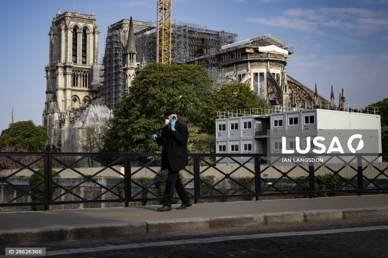 Um ano depois, Paris continua « órfã » da sua catedral icónica