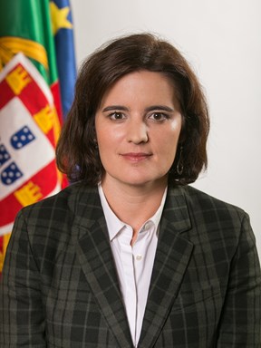 Ministra portuguesa da Presidência garante que emigrantes podem regressar a Portugal e que quarentena não é obrigatória