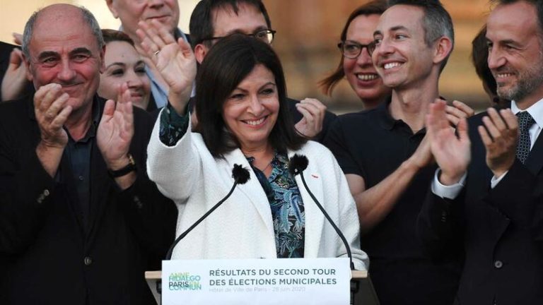 Anne Hidalgo reeleita na Câmara de Paris com mais de metade dos votos