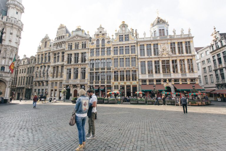 Quebra-cabeças na Bélgica com restrições aos viajantes. Portugal é visado