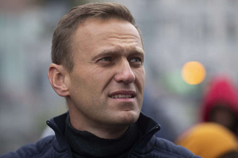 Líder da oposição na Rússia, Alexei Navalny, hospitalizado e em estado grave por suspeitas de envenenamento