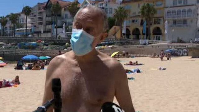 PR Marcelo diz que usa sempre máscara no exterior (mesmo na praia, onde falou a jornalistas)