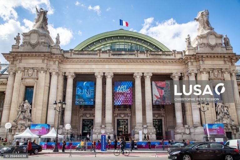 Art Paris abre hoje portas com percurso de artistas portugueses e espanhóis limitado