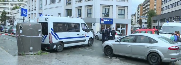 Detidos dois suspeitos do ataque com arma branca em Paris. Dois feridos fora de perigo