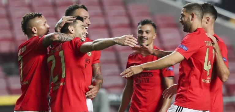 Benfica bate Standard Liege e está mais próximo dos 16 avos da Liga Europa