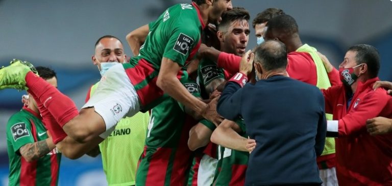 Marítimo vence na visita ao FC Porto e impõe primeira derrota aos campeões