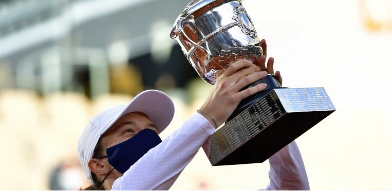 Swiatek bate Kenin na final de Roland Garros e conquista primeiro ‘major’ em Paris