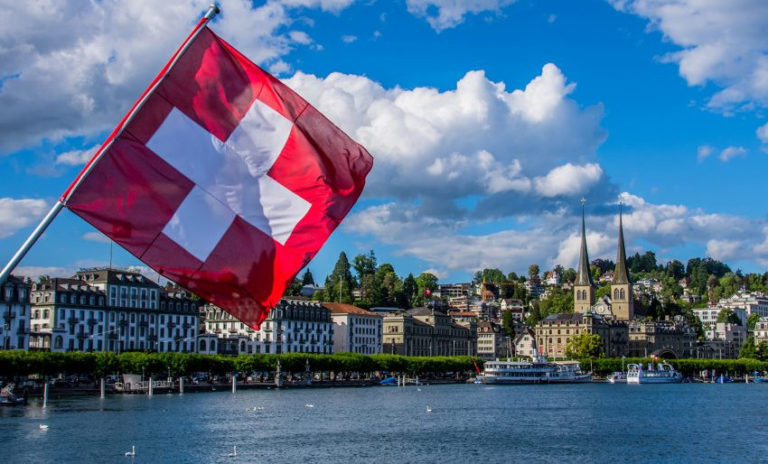Para evitar crise financeira. Banco Nacional da Suíça empresta 50,7 mil milhões de euros ao Credit Suisse